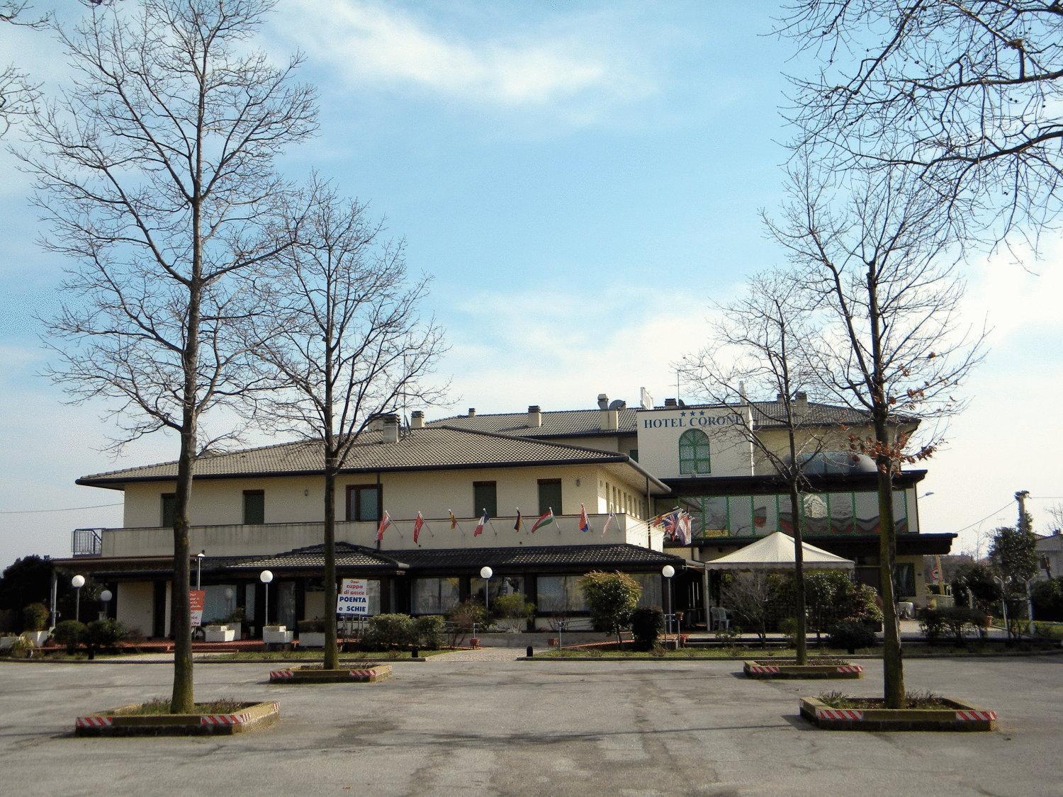 Hotel Corone Caerano Di San Marco Exterior photo