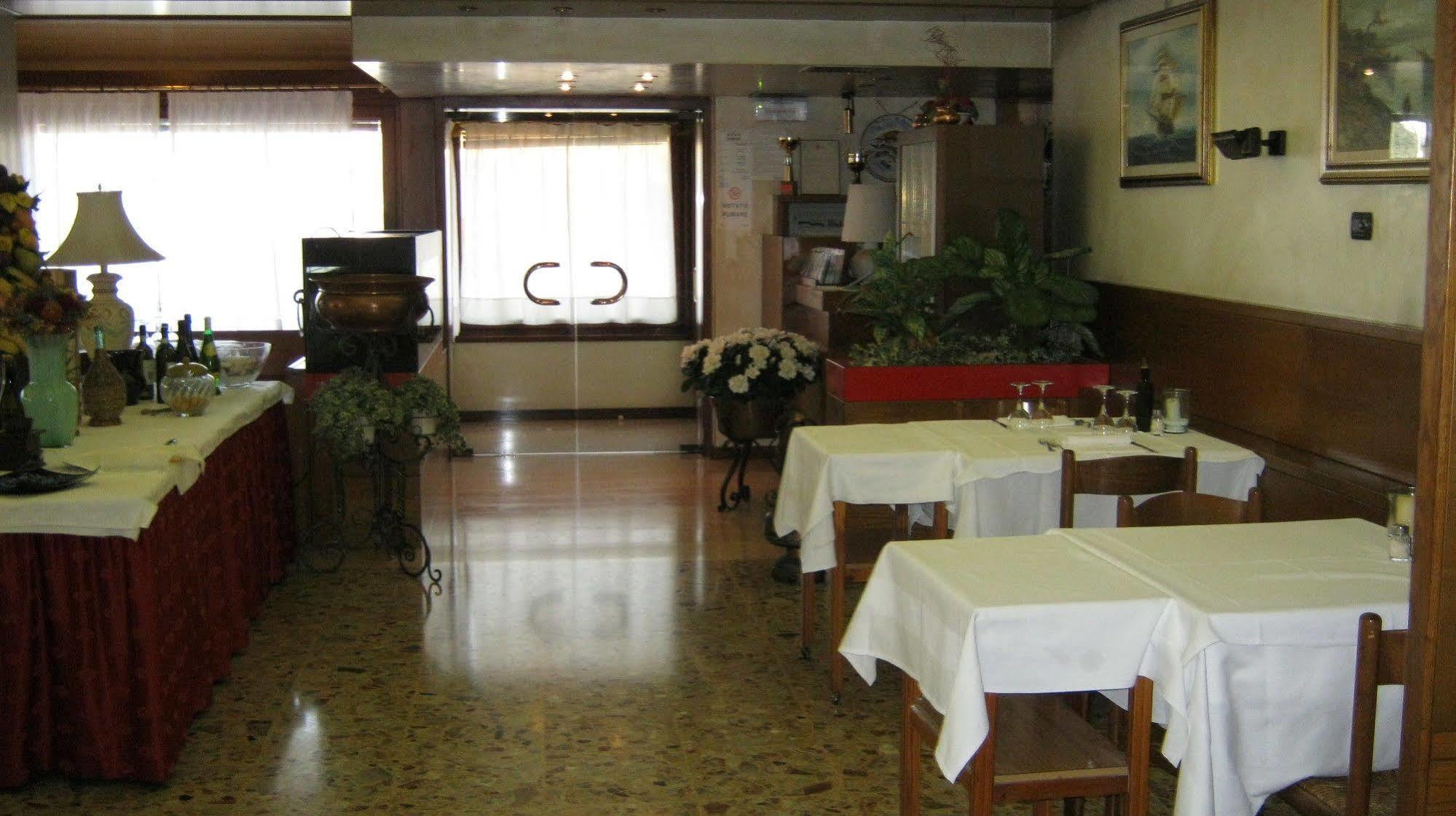 Hotel Corone Caerano Di San Marco Exterior photo
